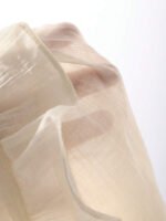 ⁦بلوزة نسائية بياقة ربطة وأكمام منتفخة⁩ - الصورة ⁦8⁩