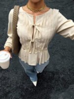 ⁦بلوزة نسائية بياقة مستديرة مع ربطة أمامية⁩ - الصورة ⁦4⁩