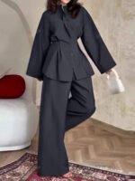 ⁦سيت نسائية مكونة من قطعتين جاكيت وبنطلون⁩ - الصورة ⁦2⁩