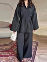 ⁦سيت نسائية مكونة من قطعتين جاكيت وبنطلون⁩ - الصورة ⁦4⁩