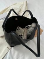 ⁦حقيبة يد نسائية بسعة كبيرة⁩ - الصورة ⁦12⁩