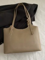 ⁦حقيبة كتف نسائية بربطة ستان⁩ - الصورة ⁦6⁩