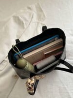 ⁦حقيبة كتف نسائية بربطة ستان⁩ - الصورة ⁦17⁩