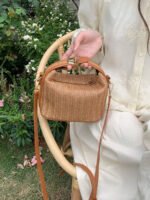 ⁦حقيبة قش صغيرة بحمالة علوية⁩ - الصورة ⁦10⁩