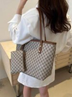 ⁦حقيبة نسائية كلاسيكية أنيقة مع محفظة⁩ - الصورة ⁦5⁩