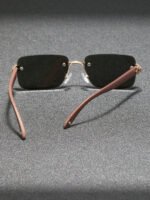 ⁦نظارة رجالية مستطيلة خشبية كلاسيكية⁩ - الصورة ⁦9⁩