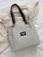 حقيبة كتف واسعة مناسبة للدوام