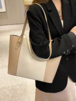 ⁦حقيبة كتف مريحة بتصميم عصري ذات سعة كبيرة⁩ - الصورة ⁦5⁩