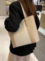 ⁦حقيبة كتف مريحة بتصميم عصري ذات سعة كبيرة⁩ - الصورة ⁦6⁩